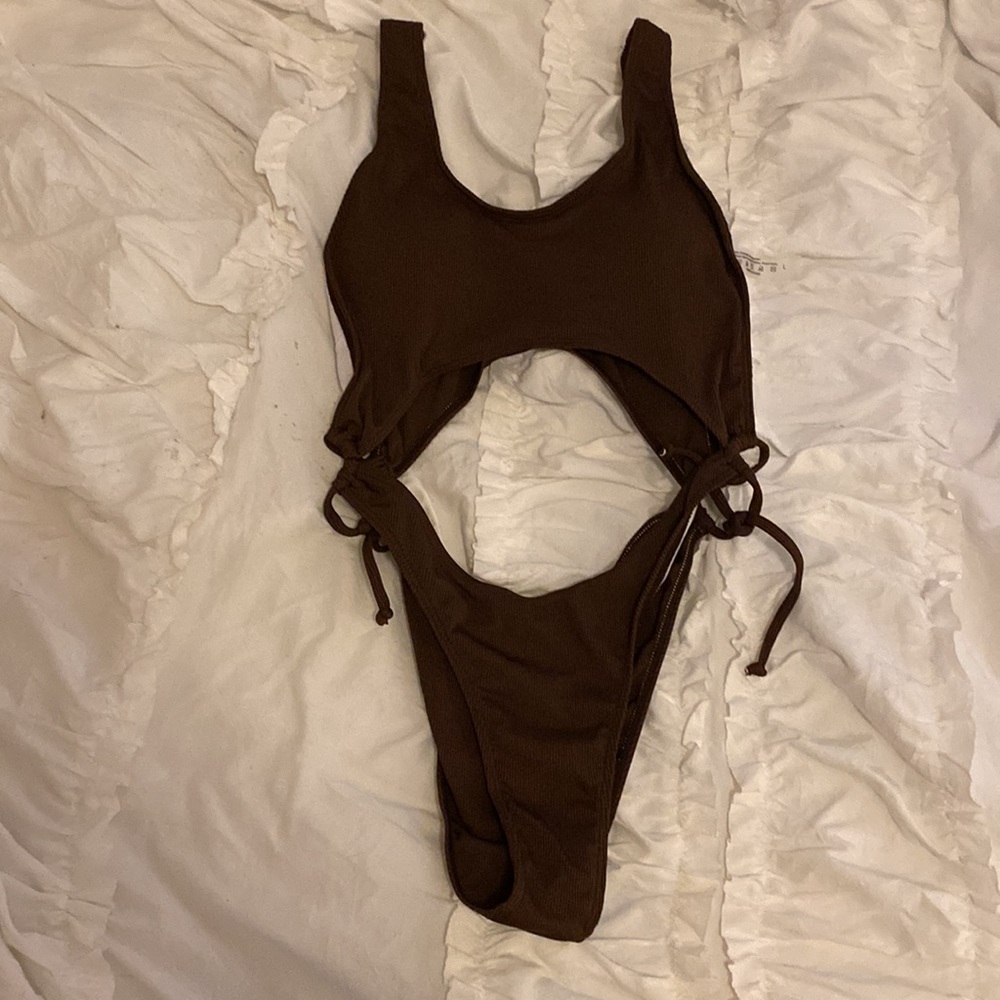 Shein ribbed cut out one piece. Women Size L. NTW